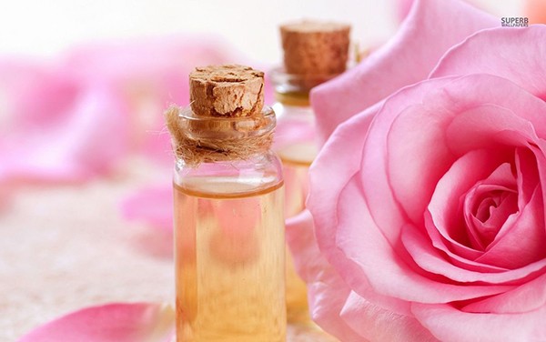 Làm đẹp da bằng 4 loại tinh dầu cực kỳ hiệu quả 3 tinh dầu hoa hồng làm đẹp da