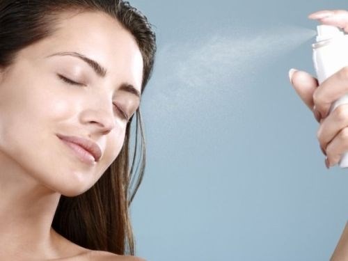 Bạn đã chọn phong cách trang điểm mùa đông cho mình chưa? 7 dùng xịt khoáng vào mùa đông