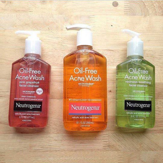 sua rua mat tri mun neutrogena oil free acne wash 4
